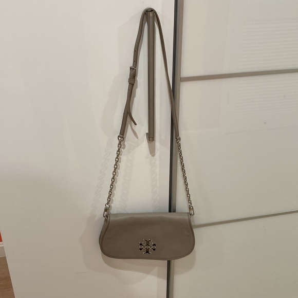 SALE 🔥🔥🔥EUC Tory Burch Miller Clutch with Strap - Picture 2 of 6